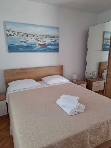 Primošten 3-Bedroom Apartment for 6 with Parking