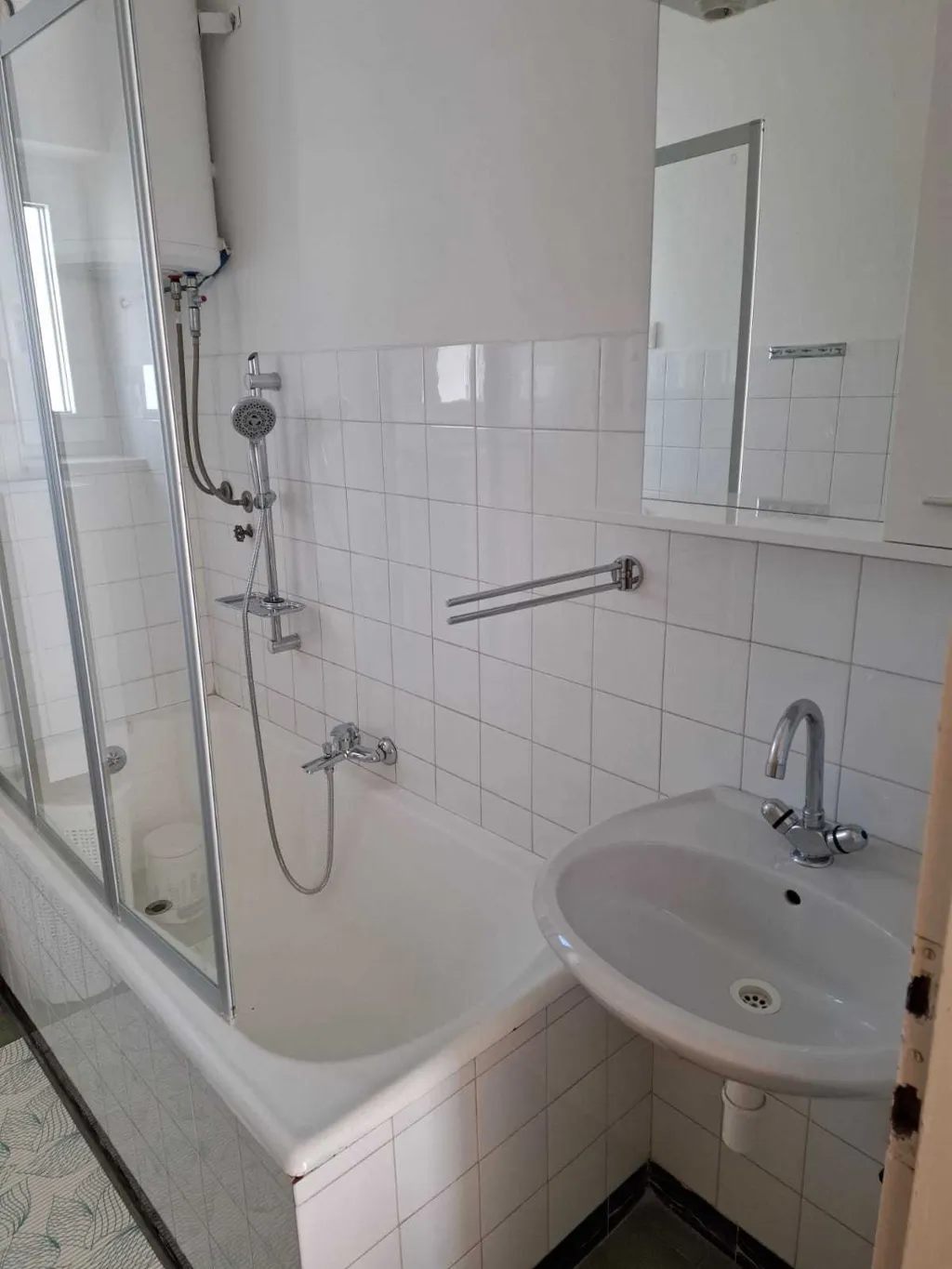 Primošten 3-Bedroom Apartment for 6 with Parking