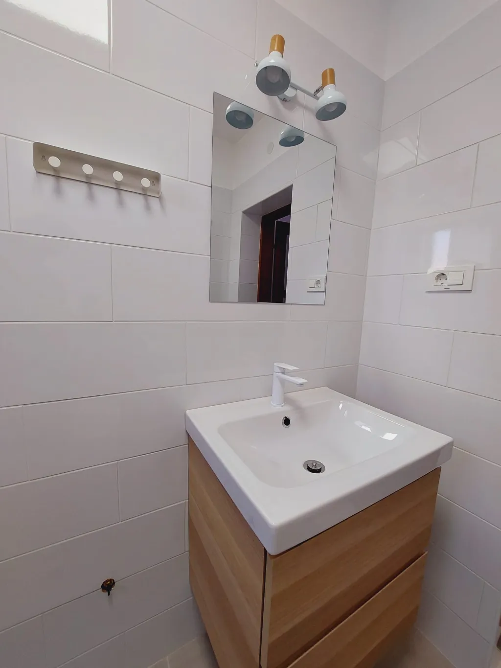 Sea View 2-Bedroom Apartment in Primošten for 6