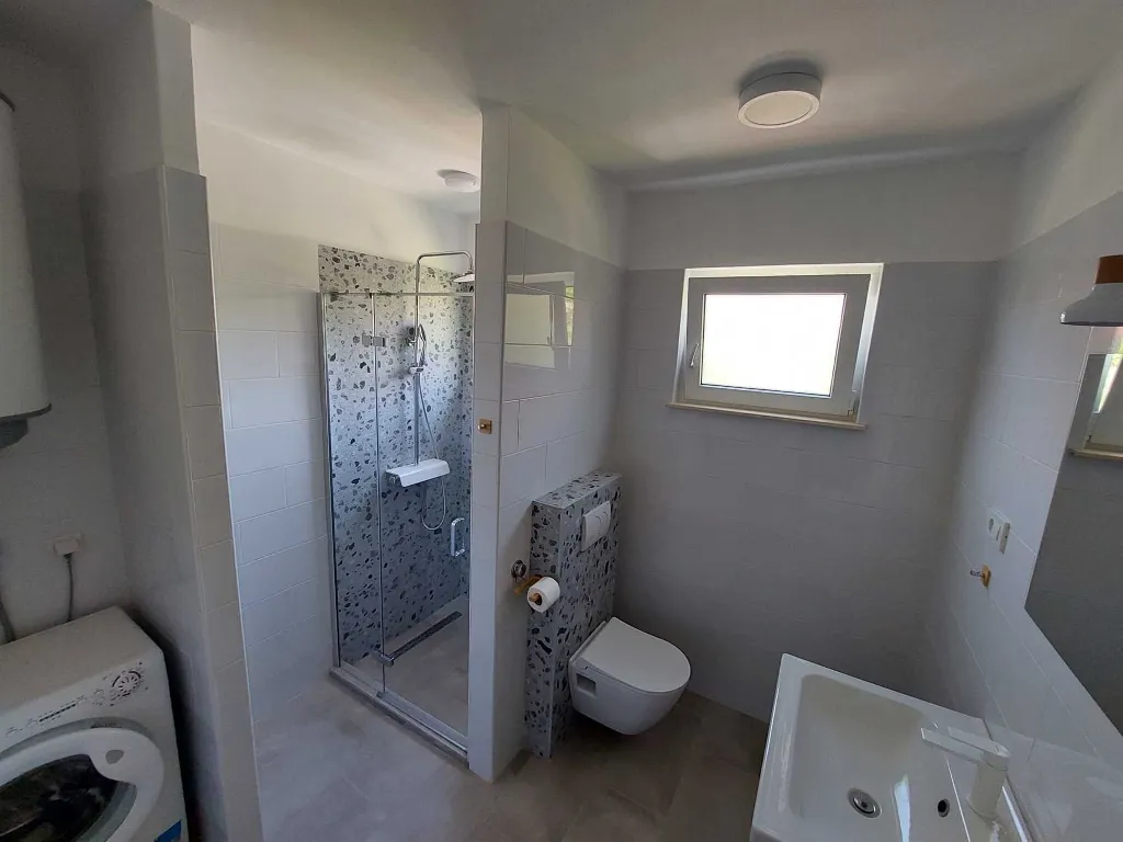 Sea View 2-Bedroom Apartment in Primošten for 6