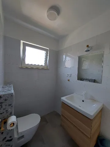 Sea View 2-Bedroom Apartment in Primošten for 6