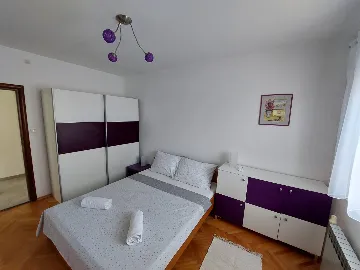 Sea View 2-Bedroom Apartment in Primošten for 6