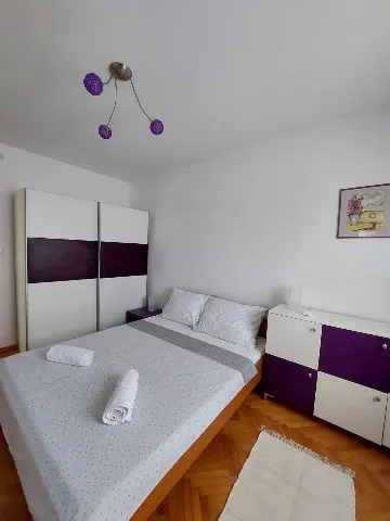 Sea View 2-Bedroom Apartment in Primošten for 6