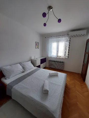 Sea View 2-Bedroom Apartment in Primošten for 6