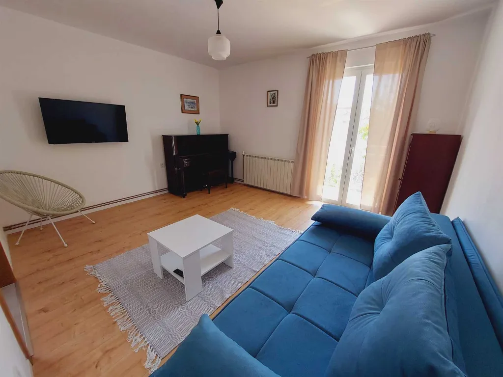 Sea View 2-Bedroom Apartment in Primošten for 6