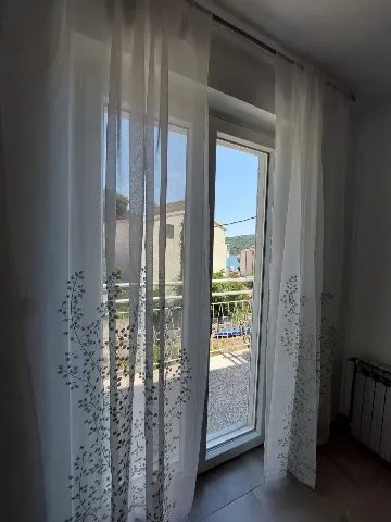Sea View 2-Bedroom Apartment in Primošten for 6