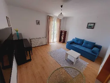 Sea View 2-Bedroom Apartment in Primošten for 6