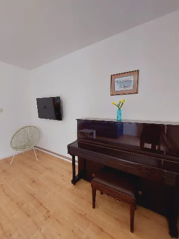 Sea View 2-Bedroom Apartment in Primošten for 6