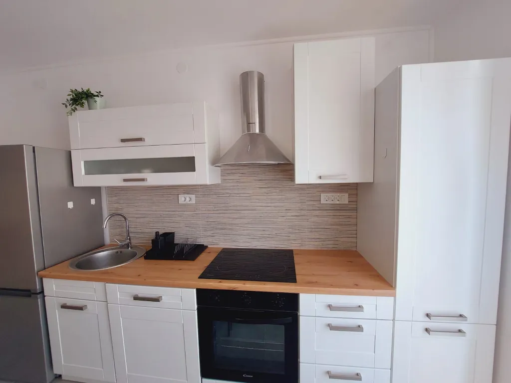 Sea View 2-Bedroom Apartment in Primošten for 6