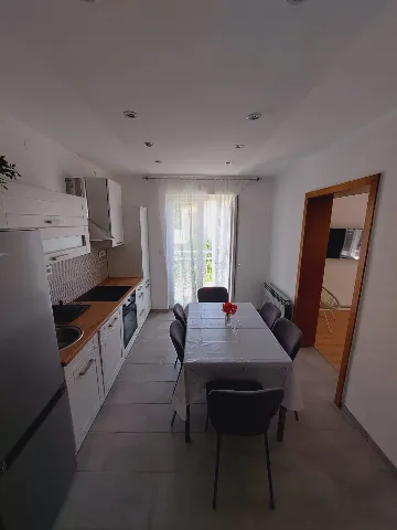Sea View 2-Bedroom Apartment in Primošten for 6