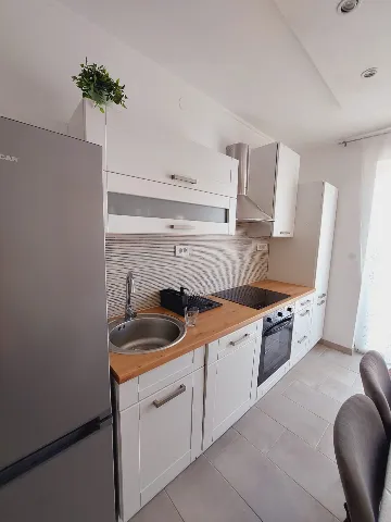 Sea View 2-Bedroom Apartment in Primošten for 6