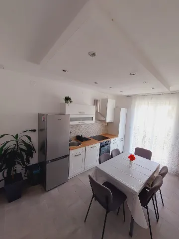 Sea View 2-Bedroom Apartment in Primošten for 6