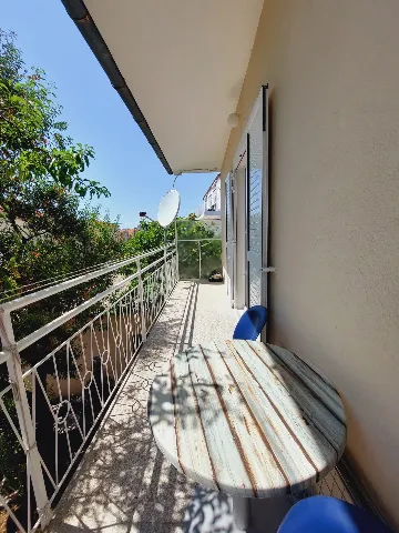 Sea View 2-Bedroom Apartment in Primošten for 6