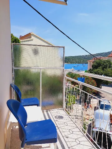 Sea View 2-Bedroom Apartment in Primošten for 6