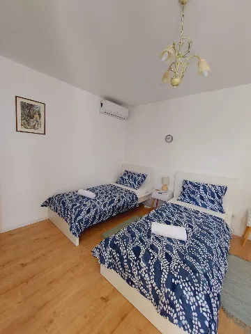 Sea View 2-Bedroom Apartment in Primošten for 6