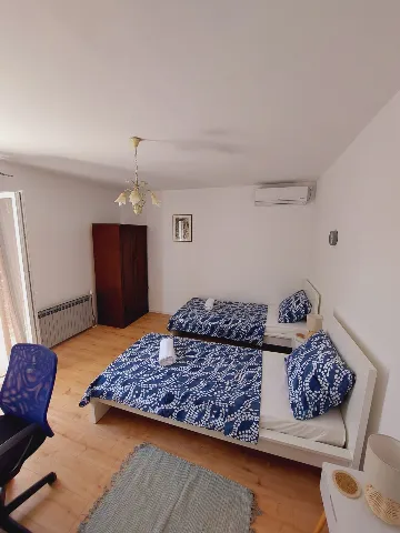 Sea View 2-Bedroom Apartment in Primošten for 6