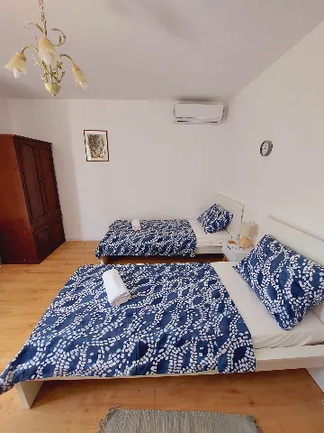 Sea View 2-Bedroom Apartment in Primošten for 6