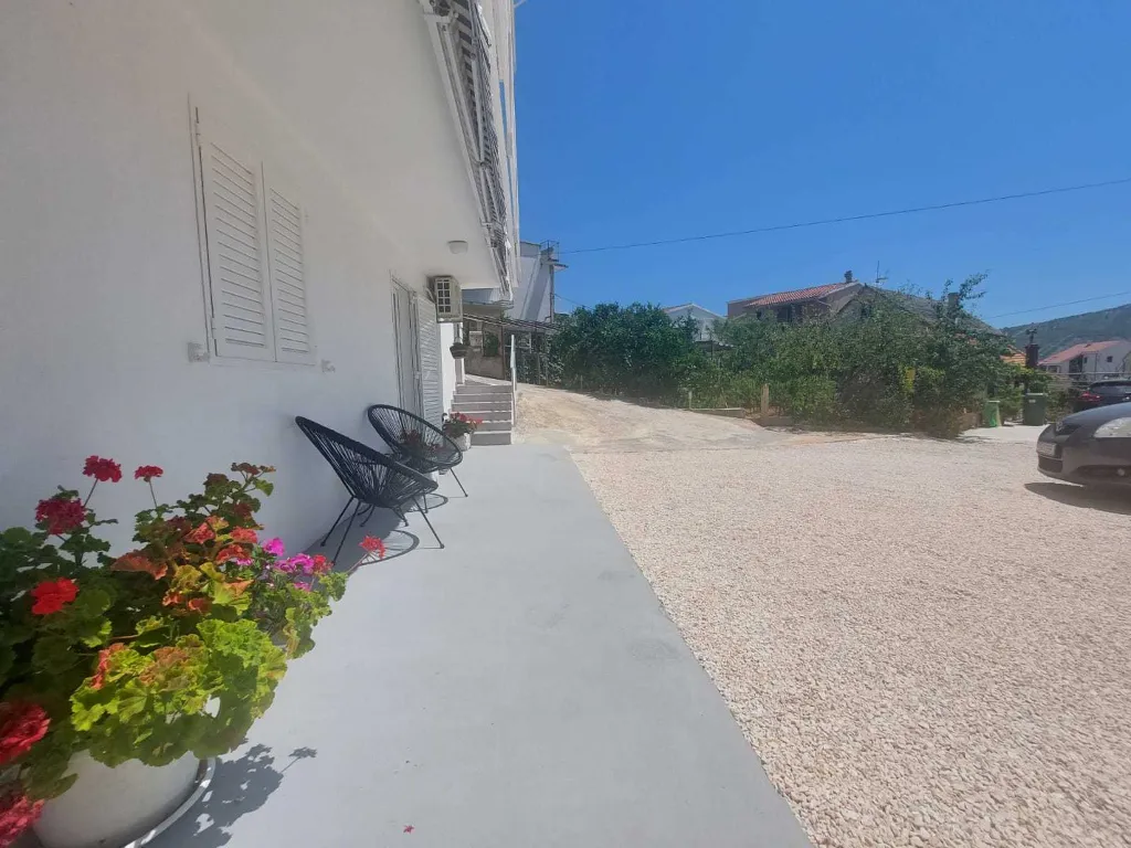 Apartment with Parking in Primošten
