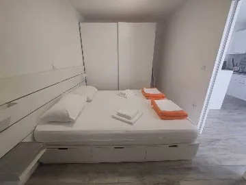 Apartment with Parking in Primošten