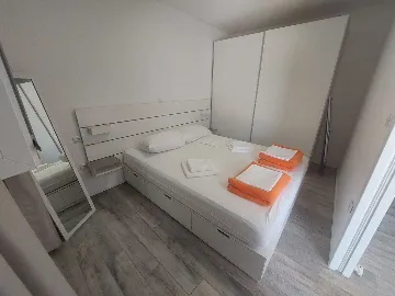 Apartment with Parking in Primošten