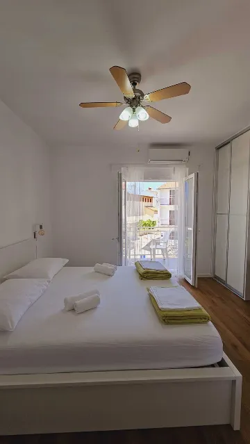 Room for 2 in Primošten with Parking