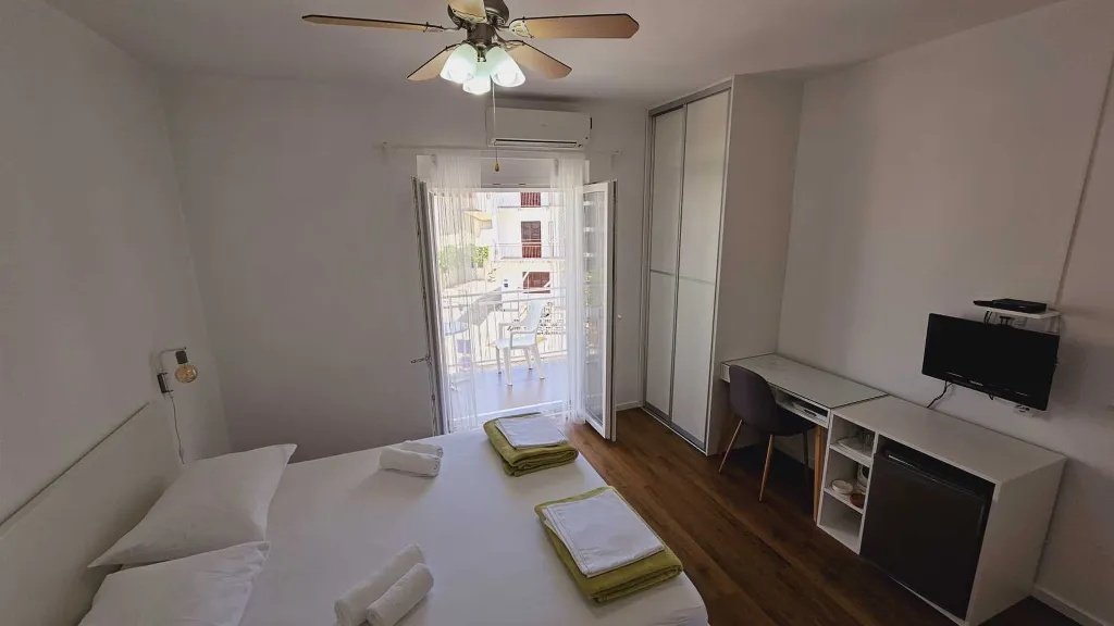 Room for 2 in Primošten with Parking