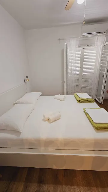 Room for 2 in Primošten with Parking