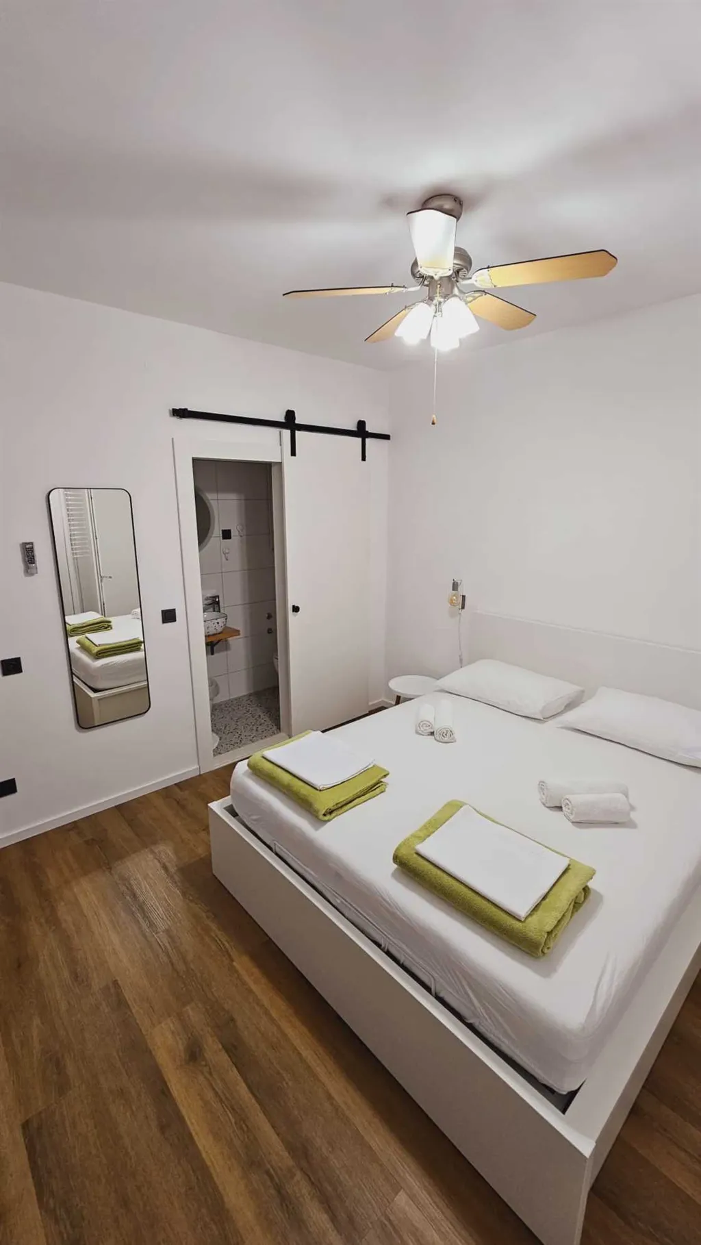 Room for 2 in Primošten with Parking