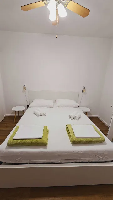 Room for 2 in Primošten with Parking