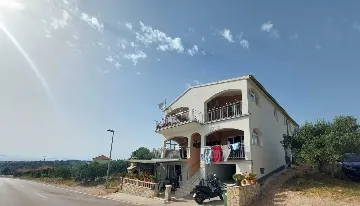 Two-Bedroom Apartment for 5 Guests in Primošten Burnji