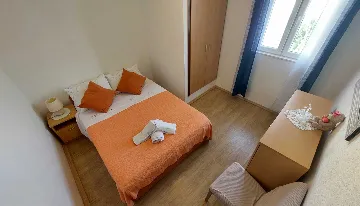 Two-Bedroom Apartment for 5 Guests in Primošten Burnji