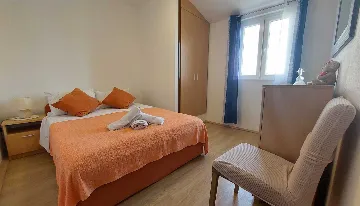 Two-Bedroom Apartment for 5 Guests in Primošten Burnji