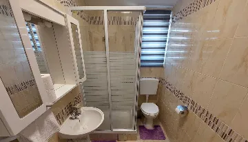 Two-Bedroom Apartment for 5 Guests in Primošten Burnji