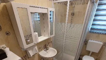 Two-Bedroom Apartment for 5 Guests in Primošten Burnji