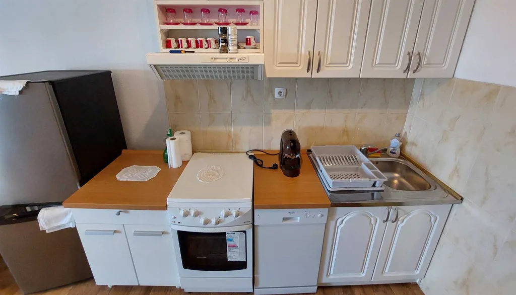 Two-Bedroom Apartment for 5 Guests in Primošten Burnji