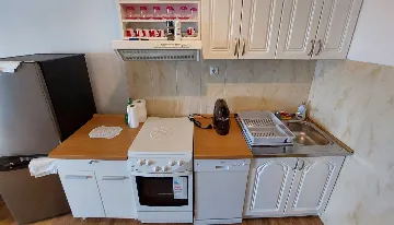 Two-Bedroom Apartment for 5 Guests in Primošten Burnji