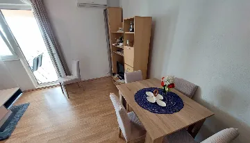 Two-Bedroom Apartment for 5 Guests in Primošten Burnji