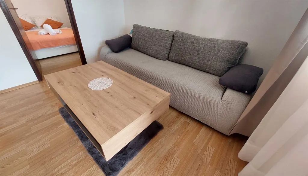Two-Bedroom Apartment for 5 Guests in Primošten Burnji