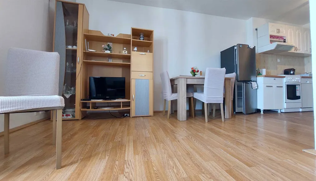 Two-Bedroom Apartment for 5 Guests in Primošten Burnji