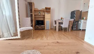 Two-Bedroom Apartment for 5 Guests in Primošten Burnji