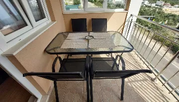 Two-Bedroom Apartment for 5 Guests in Primošten Burnji