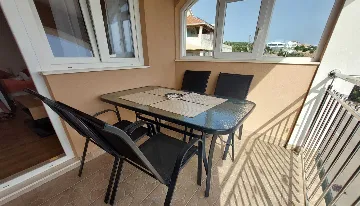 Two-Bedroom Apartment for 5 Guests in Primošten Burnji
