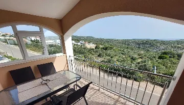 Two-Bedroom Apartment for 5 Guests in Primošten Burnji