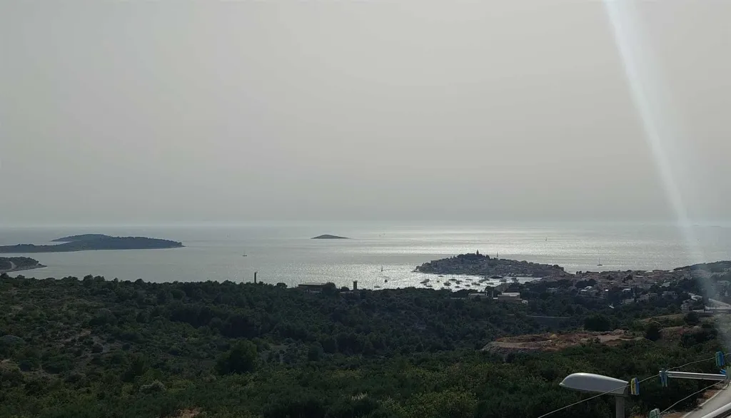 Two-Bedroom Apartment for 5 Guests in Primošten Burnji