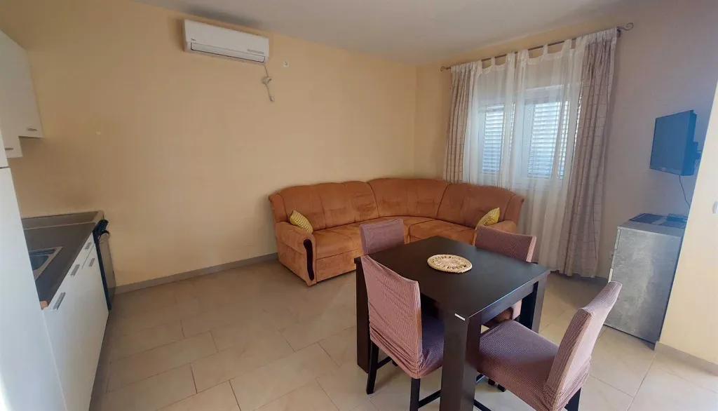 Vodice Apartment for 4 Guests with Parking