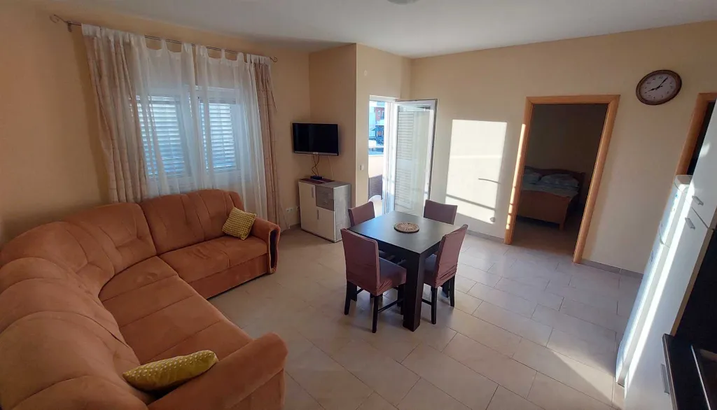 Vodice Apartment for 4 Guests with Parking