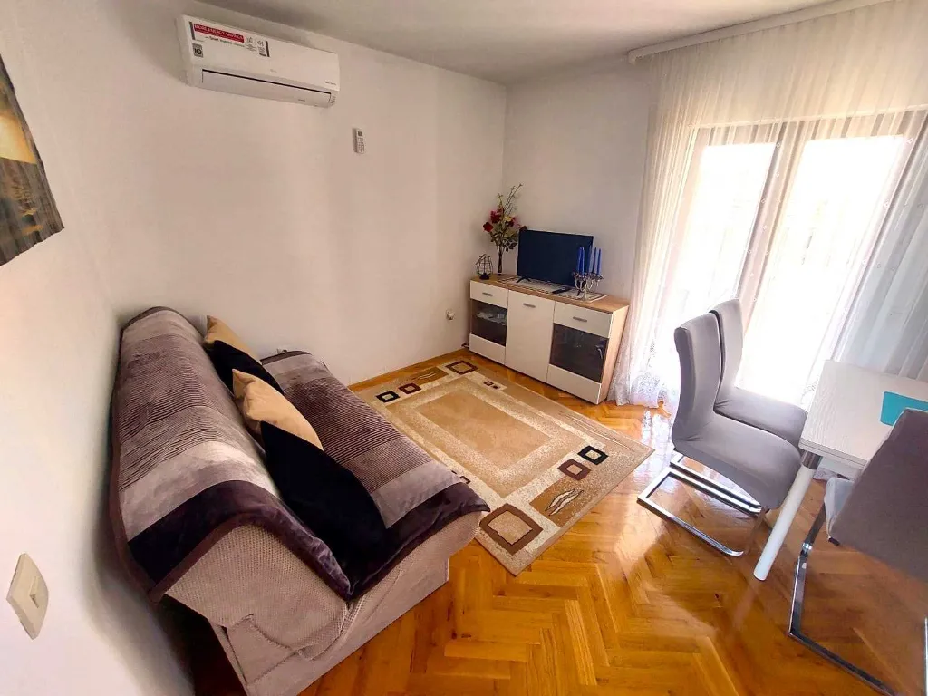 Rural Holiday House in Primošten for 8 Guests