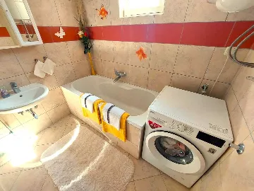 Rural Holiday House in Primošten for 8 Guests