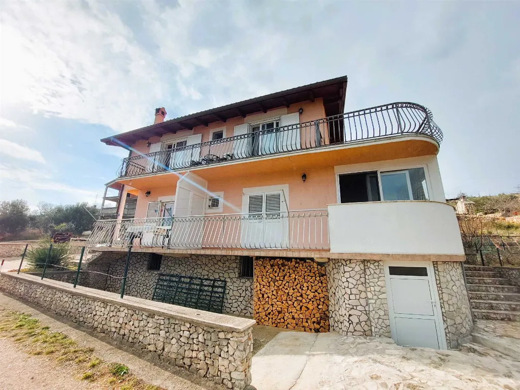 Raslina 1-Bedroom Apartment for Up to 3 Guests