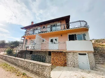 Raslina 1-Bedroom Apartment for Up to 3 Guests